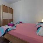 Διαμέρισμα Lena *