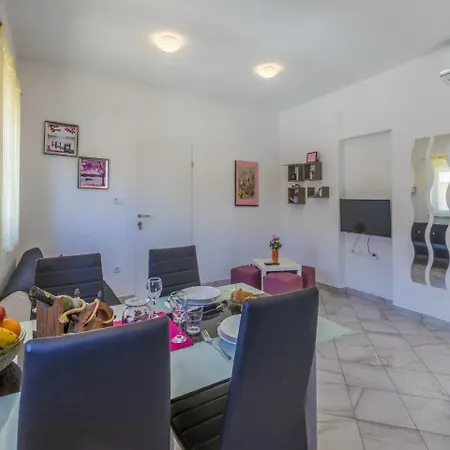 Lena Apartment *