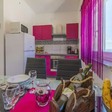 Lena 아파트 크리크베니카