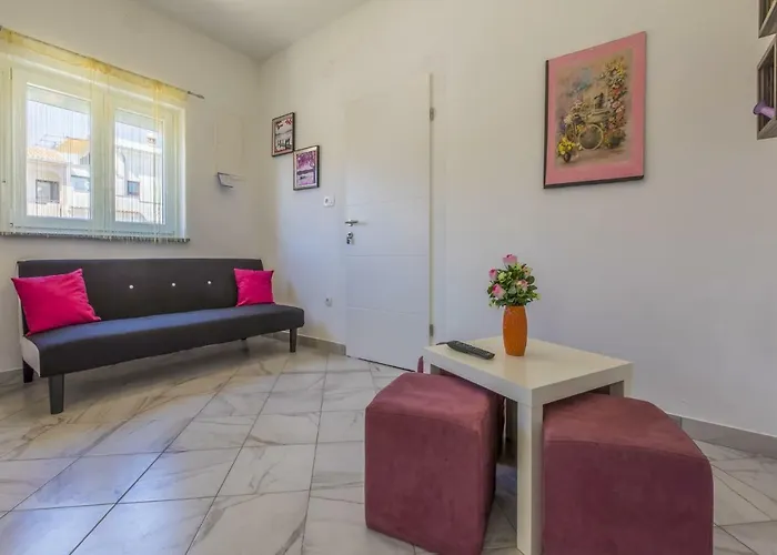 Lena Apartament *