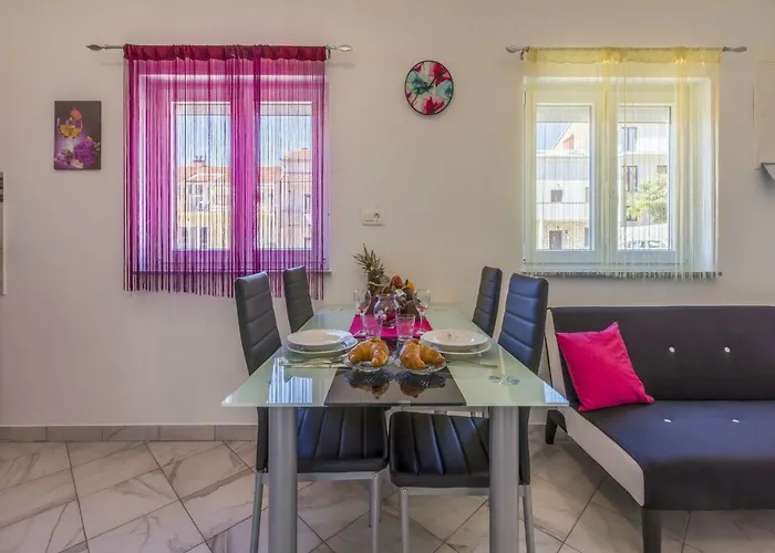 Lena Apartament *